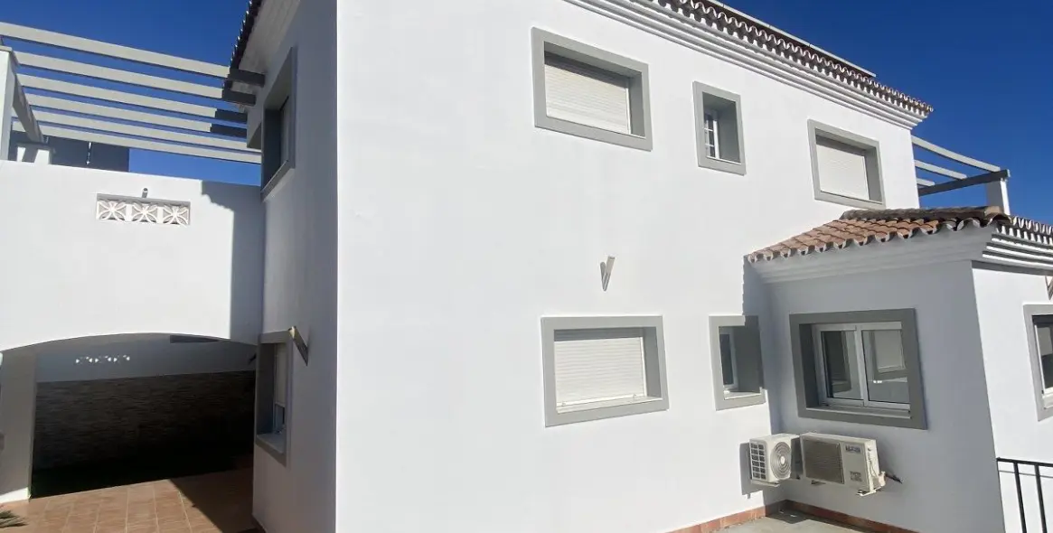 Продажа  отдельно стоящей виллы в Torremolinos 2