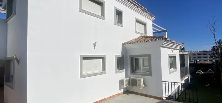 Продажа  отдельно стоящей виллы в Torremolinos 2