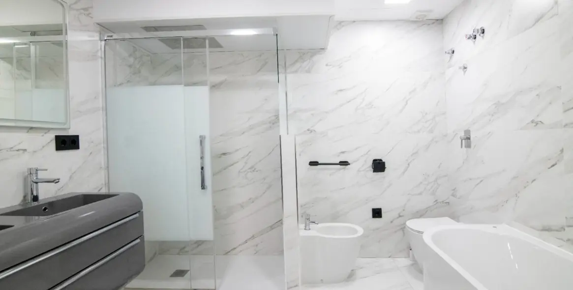 Long-term rent of middle floor apartment in Puerto Banús 11