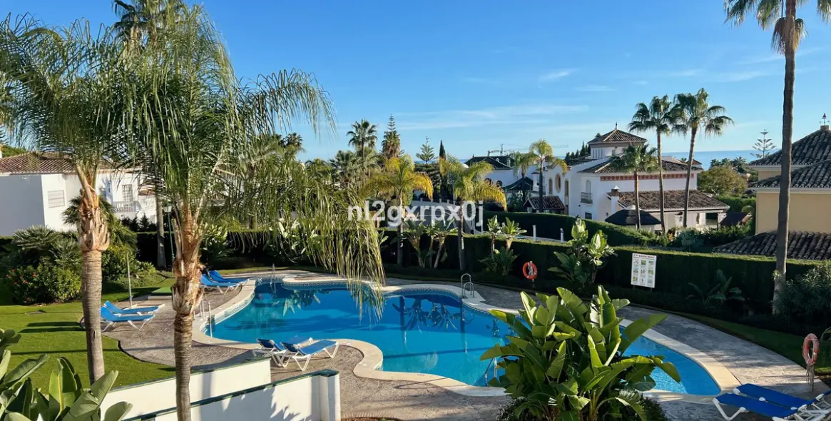 Sale of middle floor apartment in Marbella East (district Bahia De Marbella) 5