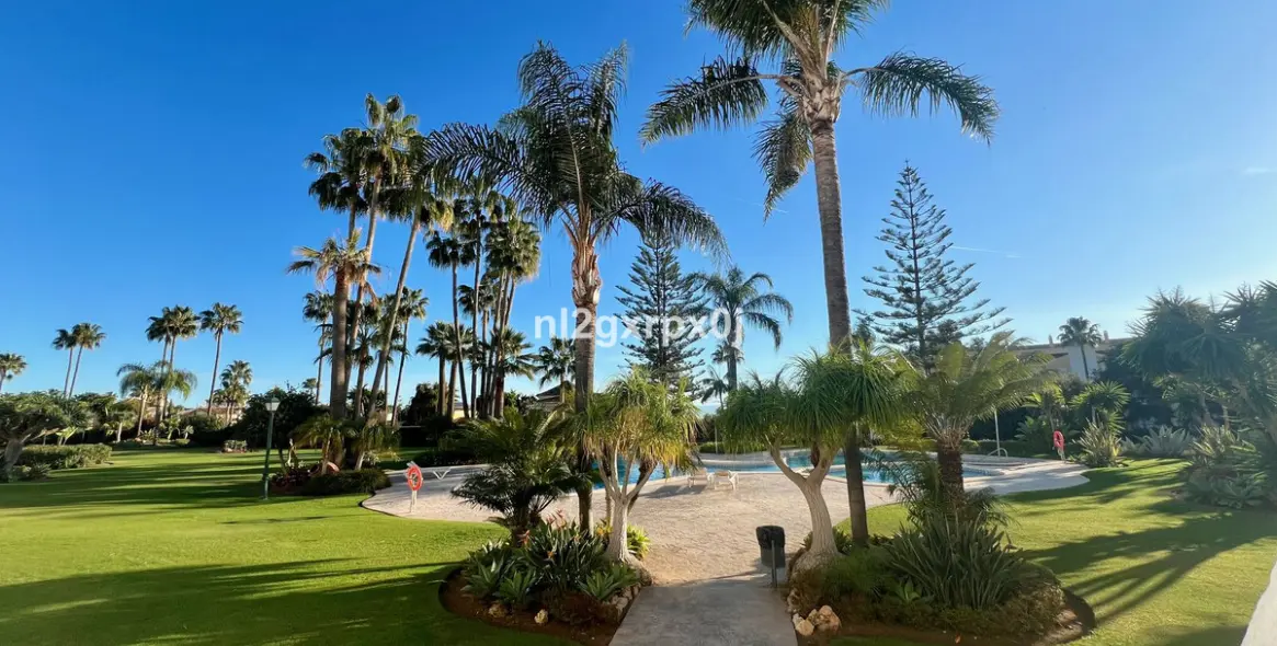 Sale of middle floor apartment in Marbella East (district Bahia De Marbella) 6