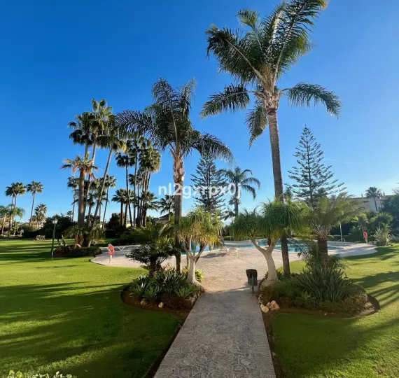 Middle floor apartment R4879495