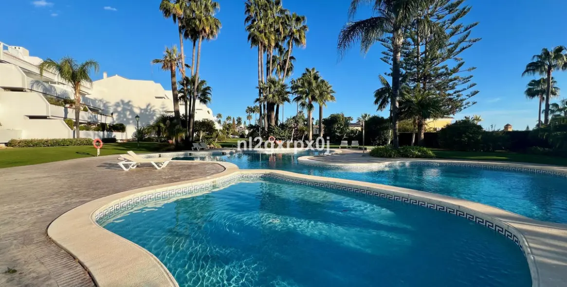 Sale of middle floor apartment in Marbella East (district Bahia De Marbella) 7