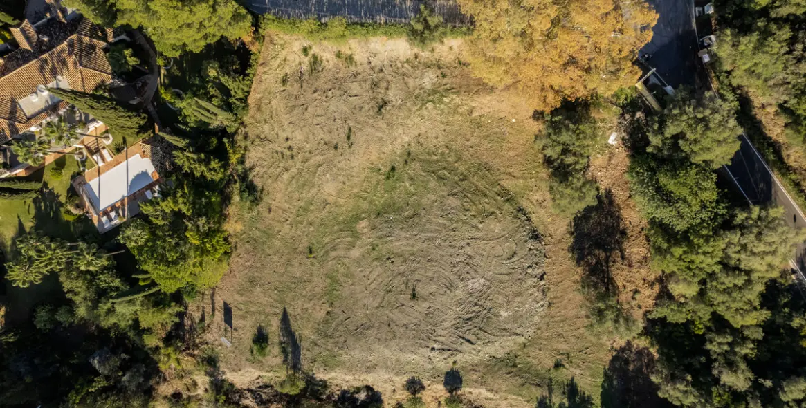 Продажа  жилого участка в Benahavís 2