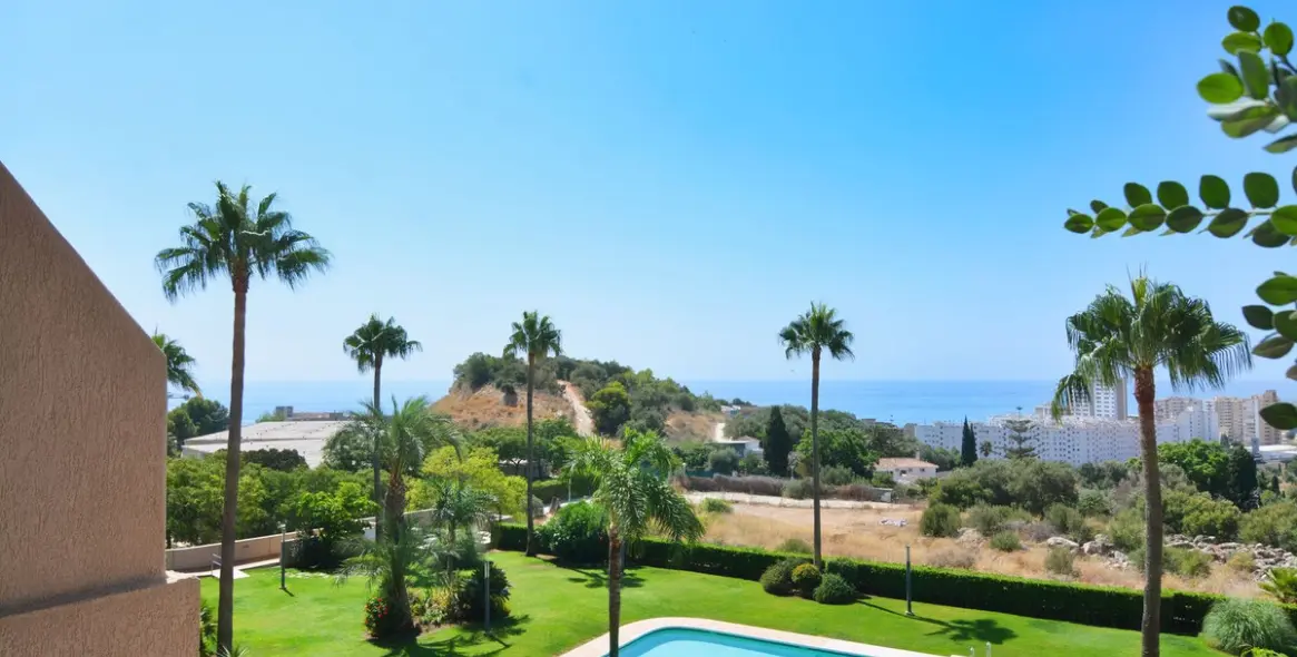 Sale of middle floor apartment in Fuengirola 4