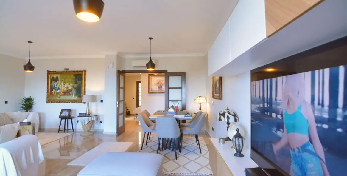 Sale of middle floor apartment in Fuengirola 10