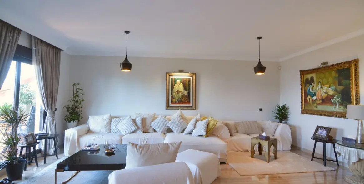 Sale of middle floor apartment in Fuengirola 12