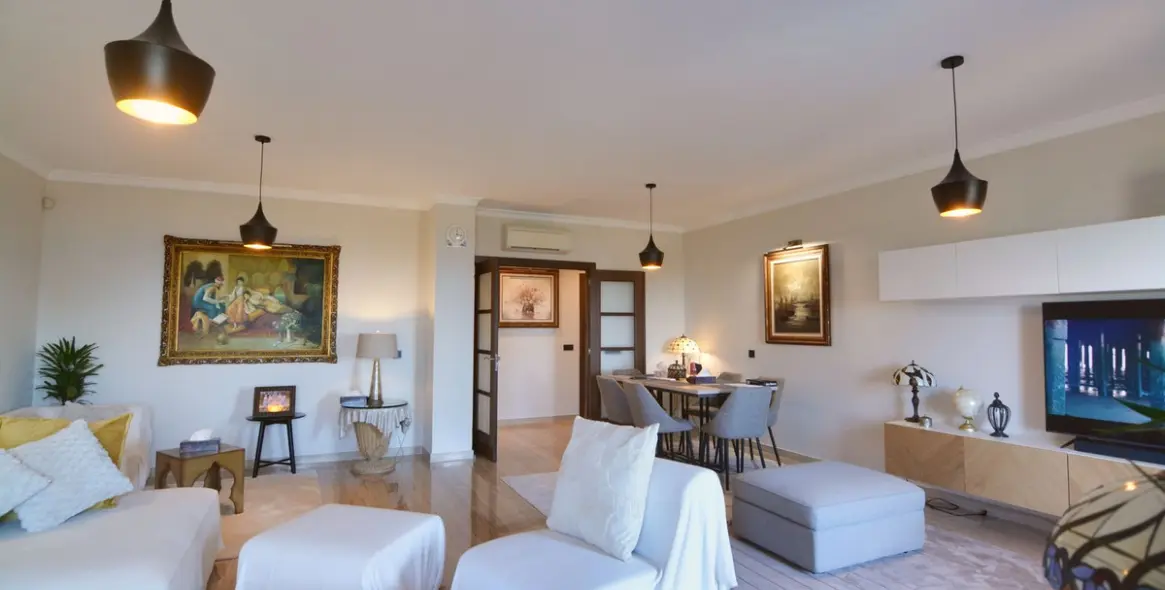 Sale of middle floor apartment in Fuengirola 13