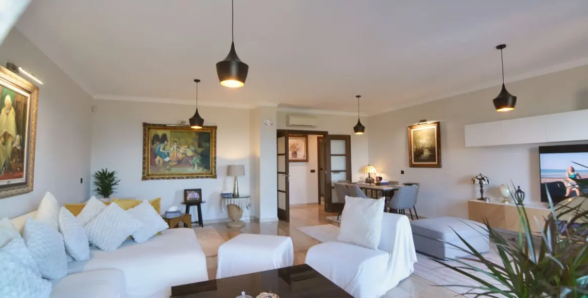 Sale of middle floor apartment in Fuengirola 14