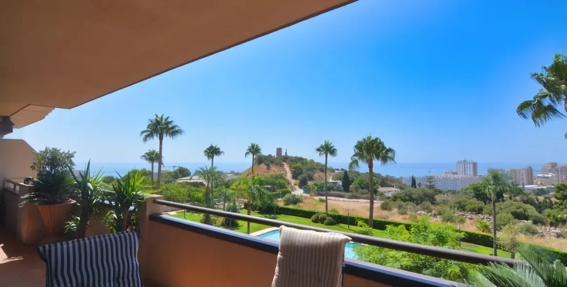 Sale of middle floor apartment in Fuengirola 16