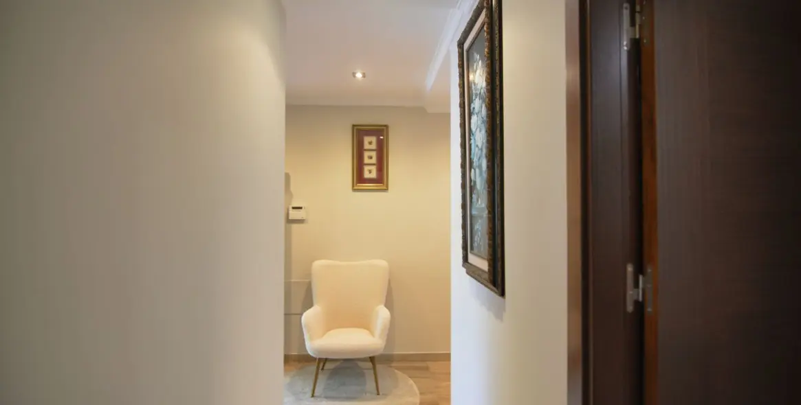 Sale of middle floor apartment in Fuengirola 19