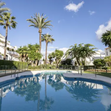 Sale of penthouse in Nueva Andalucía