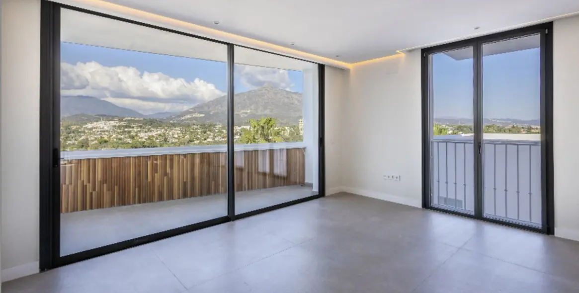 Sale of penthouse in Nueva Andalucía 3