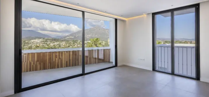 Sale of penthouse in Nueva Andalucía 2