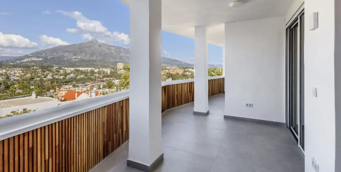Sale of penthouse in Nueva Andalucía 8