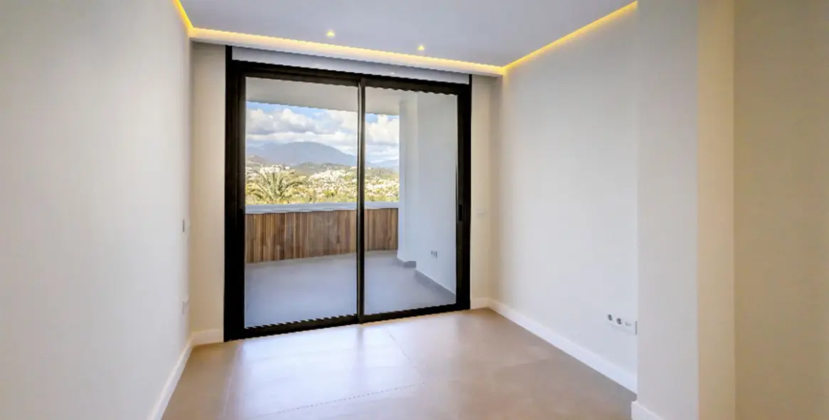 Sale of penthouse in Nueva Andalucía 11