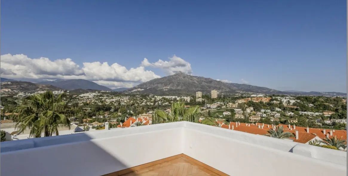 Sale of penthouse in Nueva Andalucía 18
