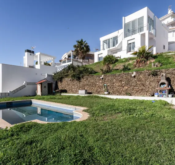 Продажа  отдельно стоящей виллы в El Faro