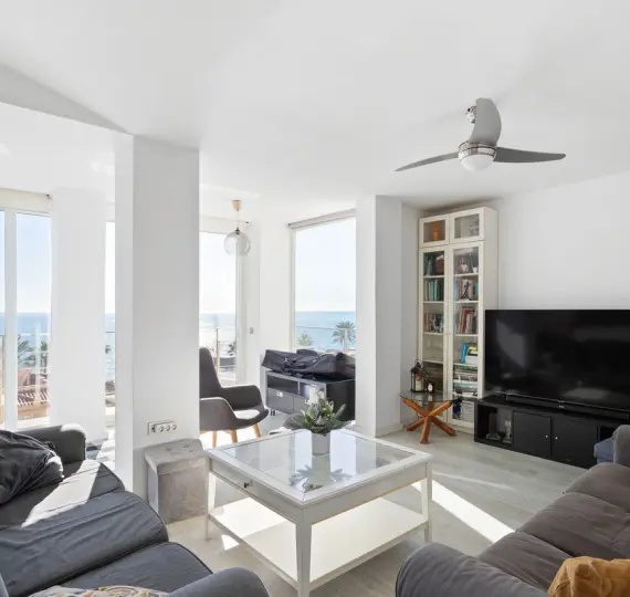 Продажа  отдельно стоящей виллы в El Faro