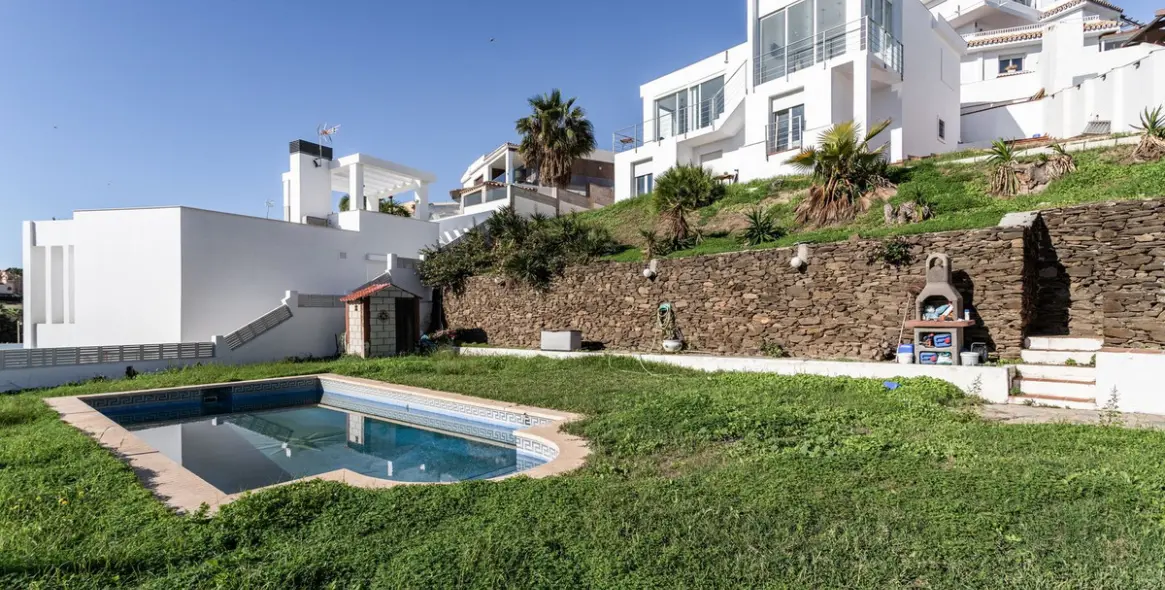Sale of detached villa in El Faro 1