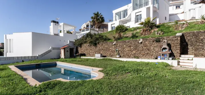 Sale of detached villa in El Faro 0