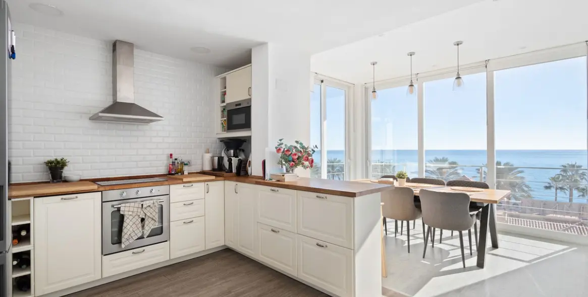 Sale of detached villa in El Faro 2