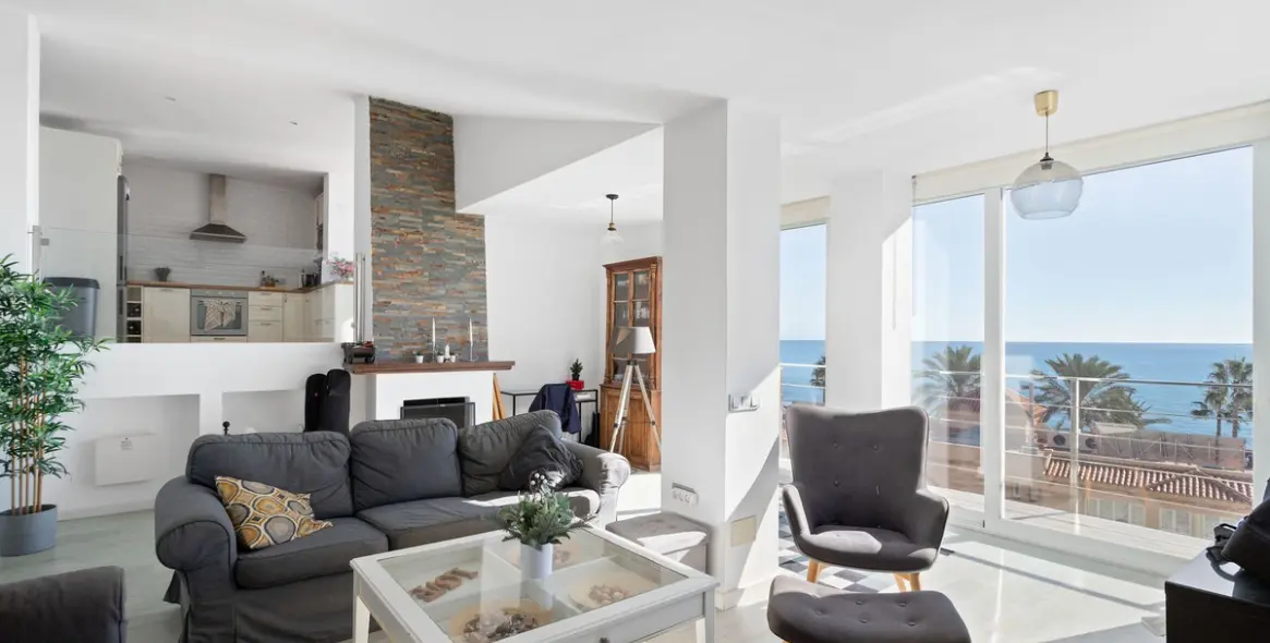 Sale of detached villa in El Faro 6