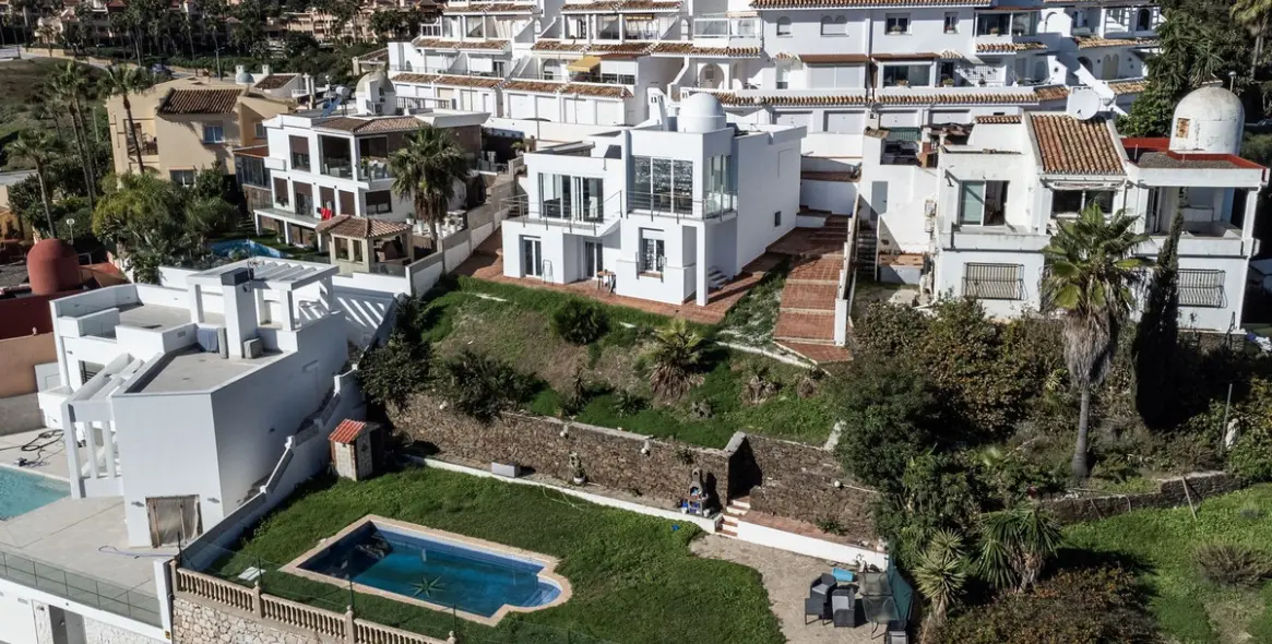 Sale of detached villa in El Faro 18