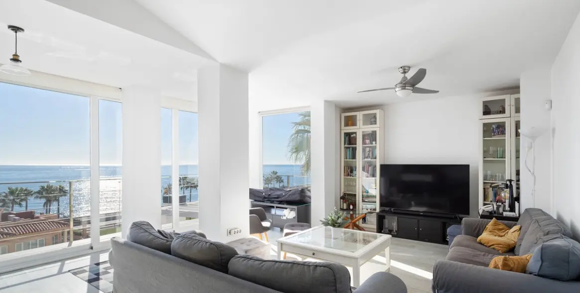 Sale of detached villa in El Faro 21