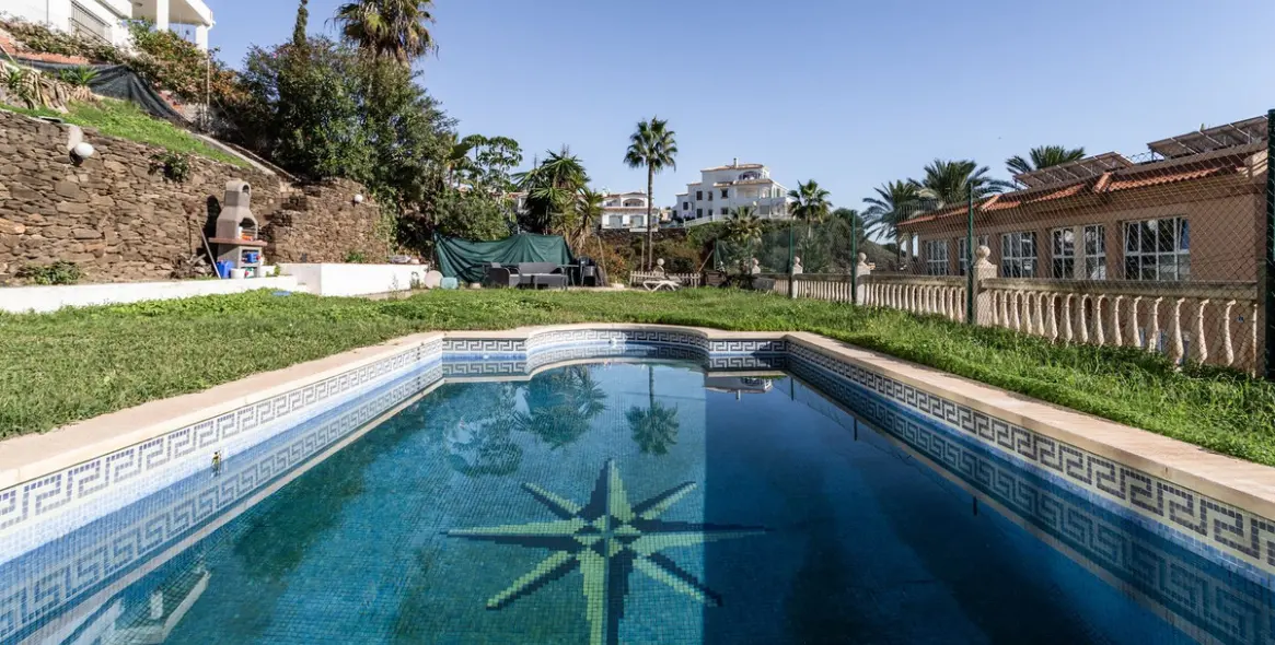 Sale of detached villa in El Faro 23
