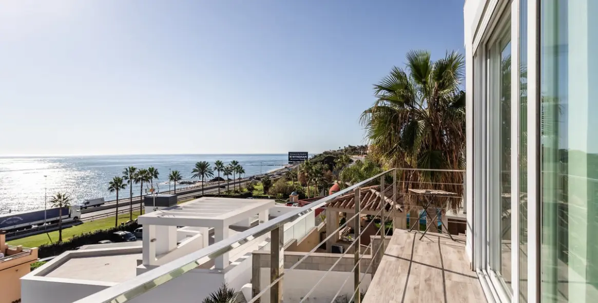 Sale of detached villa in El Faro 25