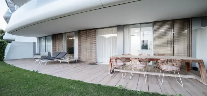 Venta de apartamento en planta baja en Estepona 0