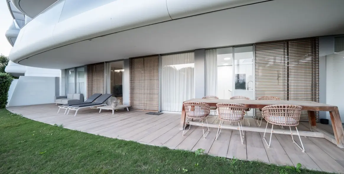 Sale of ground floor apartment in Estepona 1