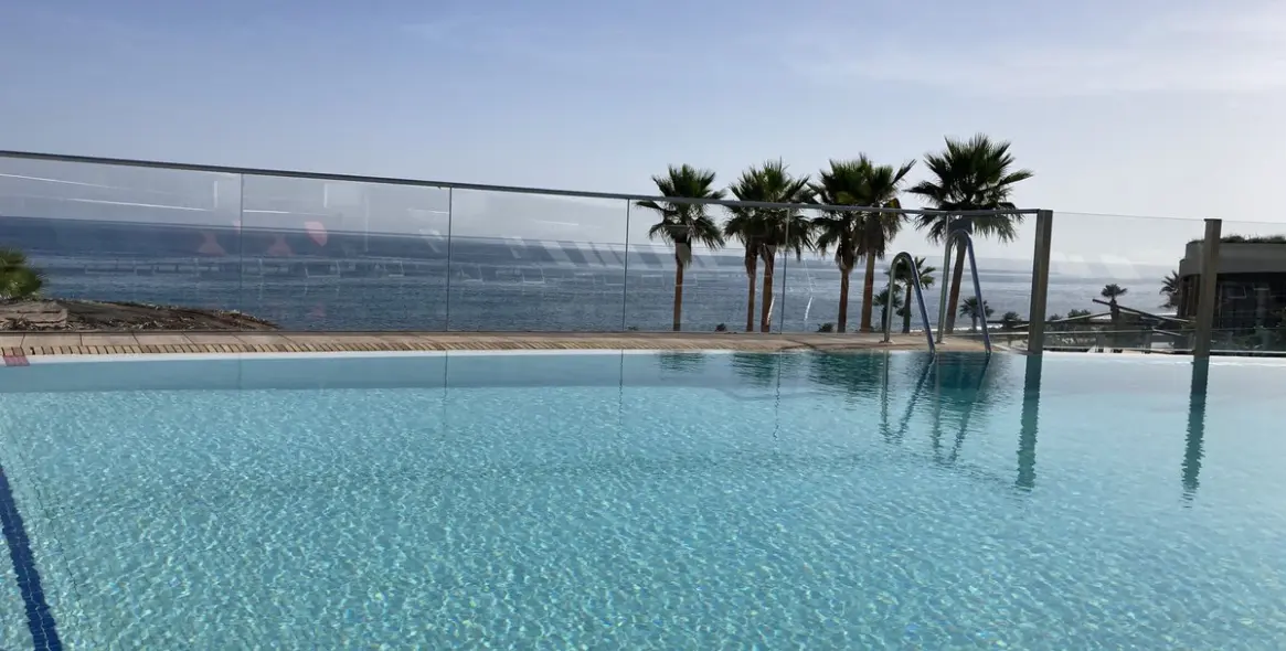 Sale of ground floor apartment in Estepona 2