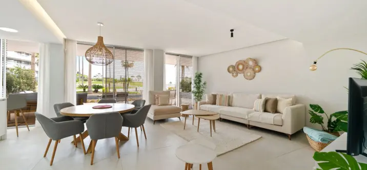 Sale of ground floor apartment in Estepona 2