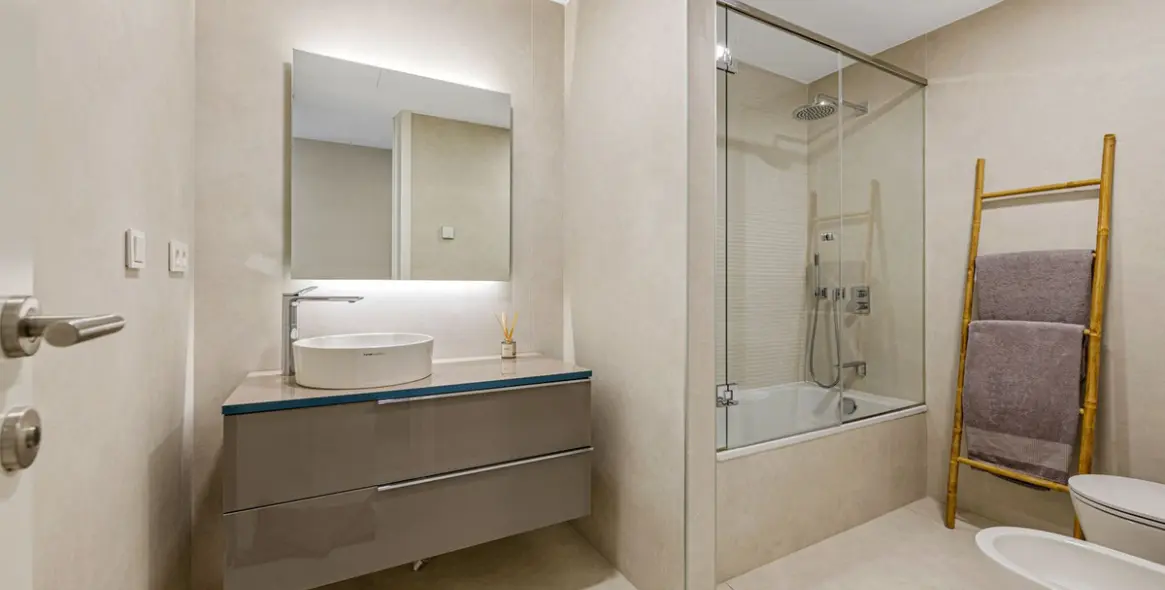 Sale of ground floor apartment in Estepona 11