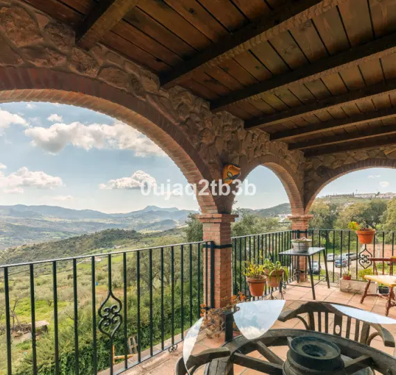 Venta de finca - cortijo en Cortes de la Frontera