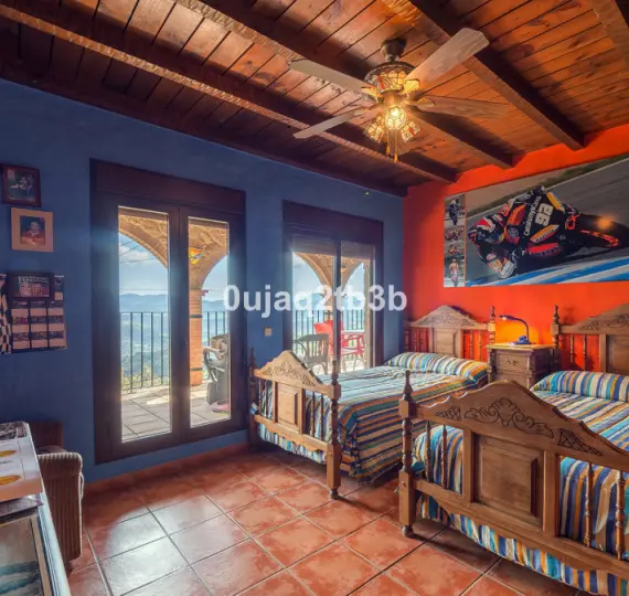 Venta de finca - cortijo en Cortes de la Frontera