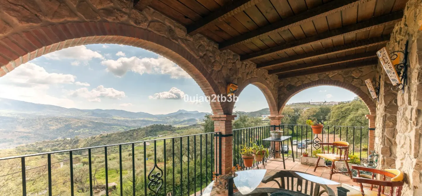 Venta de finca - cortijo en Cortes de la Frontera 0