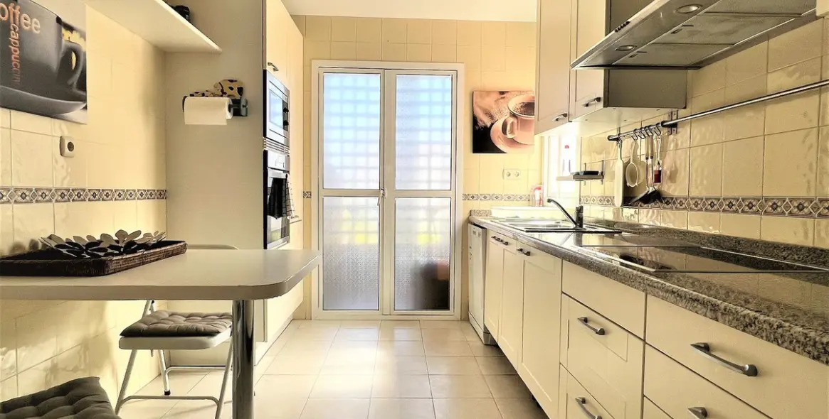 Long-term rent of middle floor apartment in Guadalmina Baja 17