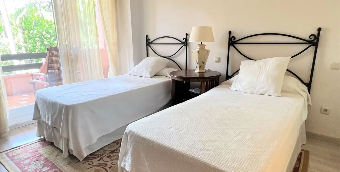 Long-term rent of middle floor apartment in Guadalmina Baja 18