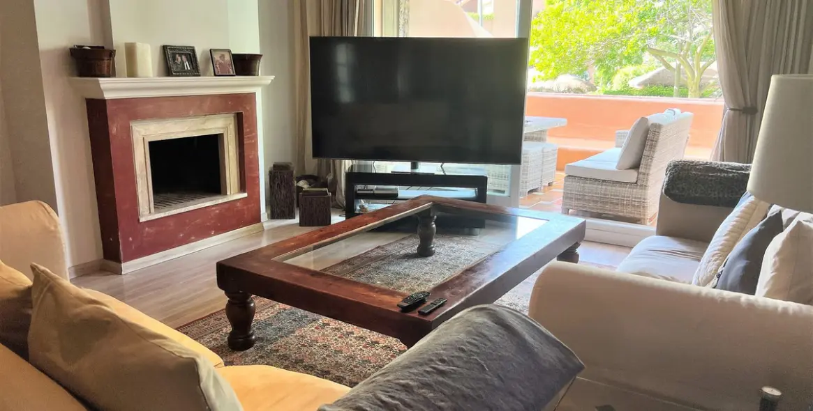 Alquiler a largo plazo de apartamento en planta media en Guadalmina Baja 29