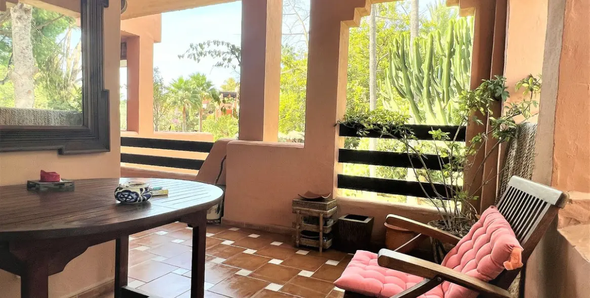 Alquiler a largo plazo de apartamento en planta media en Guadalmina Baja 32