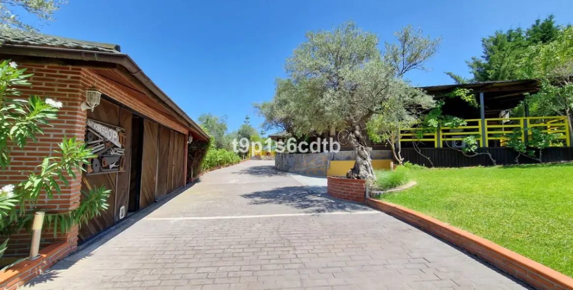 Продажа  отдельно стоящей виллы в Monda 1