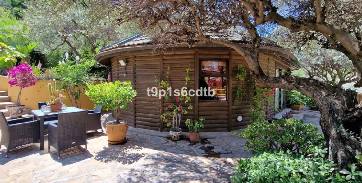 Продажа  отдельно стоящей виллы в Monda 3