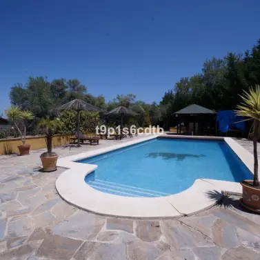 Продажа  отдельно стоящей виллы в Monda