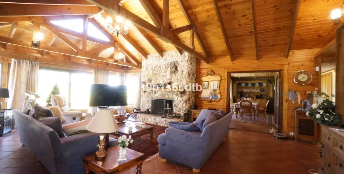 Продажа  отдельно стоящей виллы в Monda 7