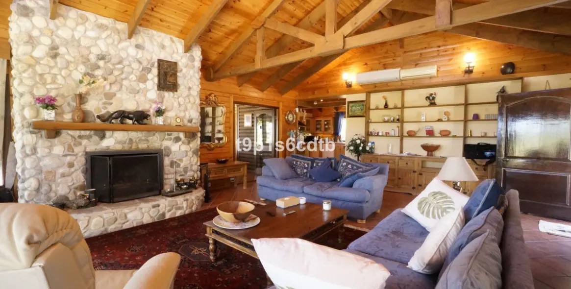 Продажа  отдельно стоящей виллы в Monda 8