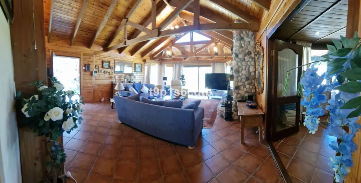 Продажа  отдельно стоящей виллы в Monda 9