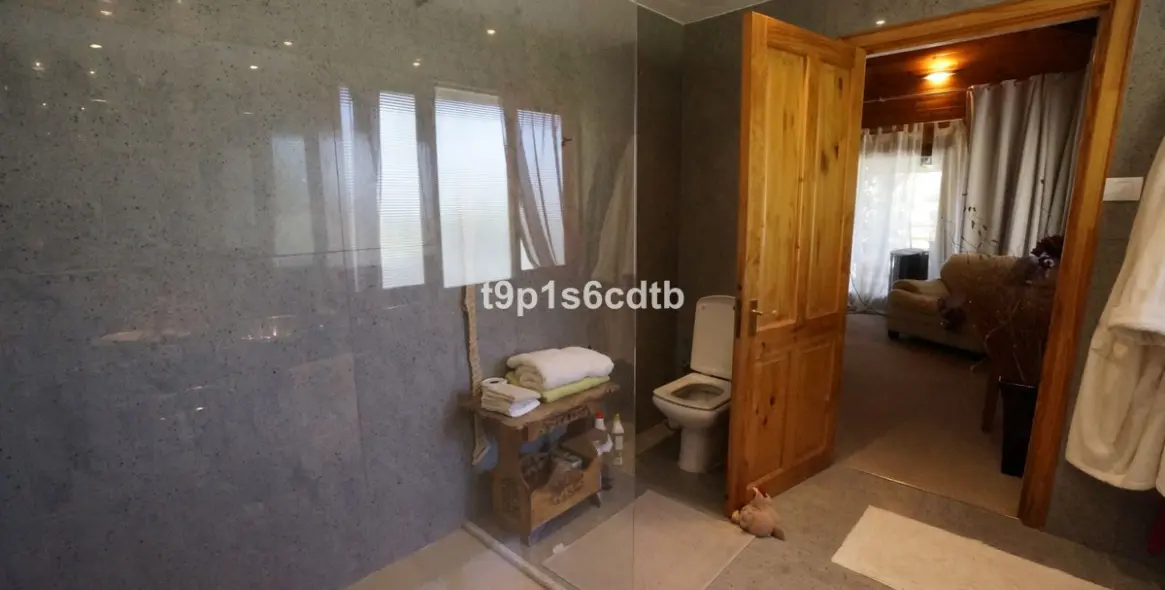 Продажа  отдельно стоящей виллы в Monda 17